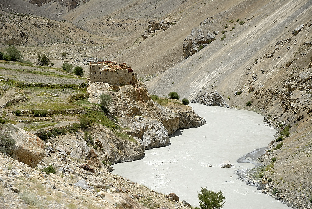 060727-12.jpg - Maison en aval de Yurshun