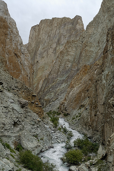 060811-10.jpg - Gorges en aval d'Hanupatta