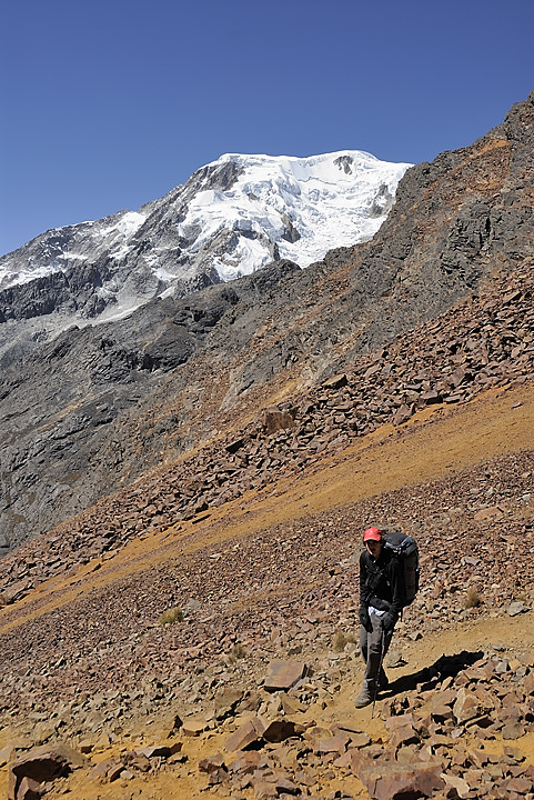 080723-07.jpg - Paso Wila Quta : dbut de la descente, contreforts de l'Illampu
