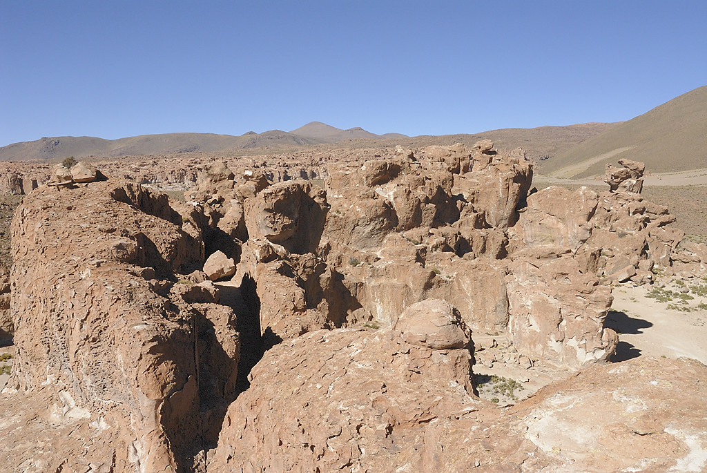 080804-04.jpg - Formations rocheuses aux environs de Mallcu Villa Mar