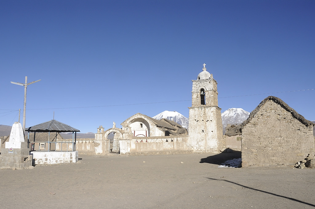 080810-03.jpg - Parinacota, Pomerape, glise de Sajama