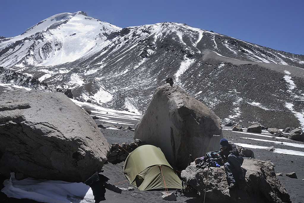 080811-21.jpg - Camp de base