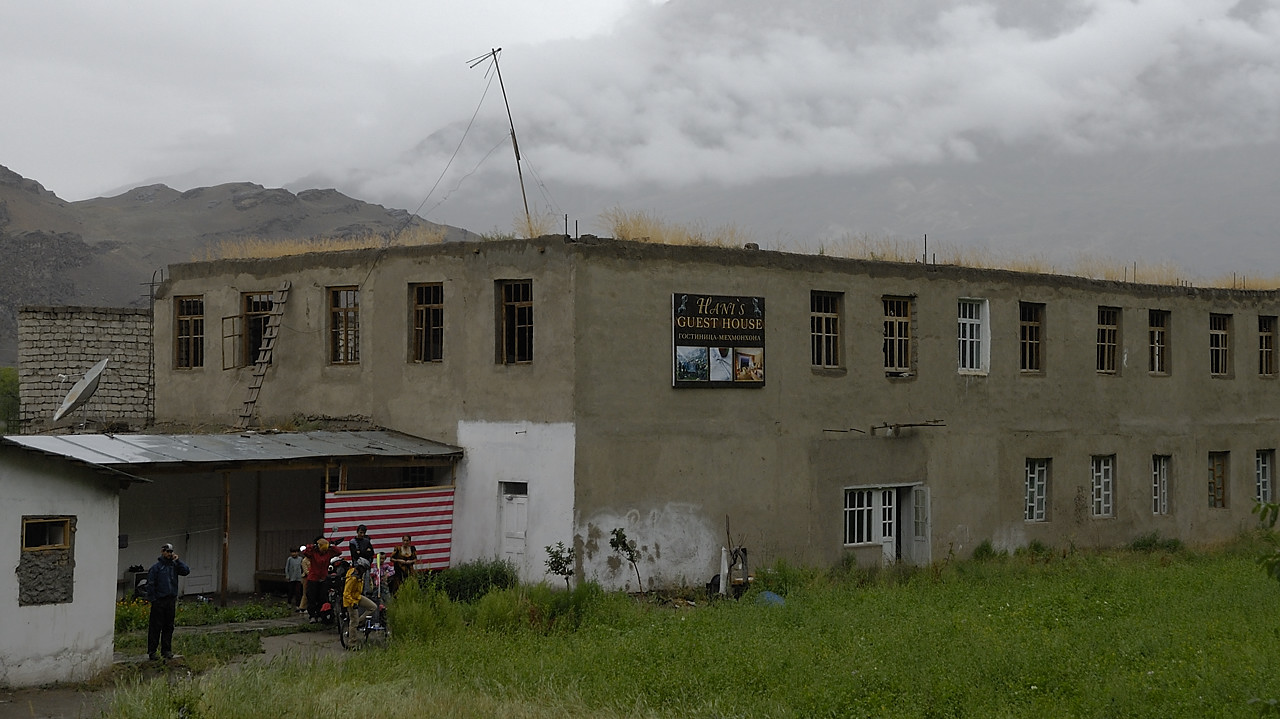 100729-133715.jpg - Dpart de Hani's guest house