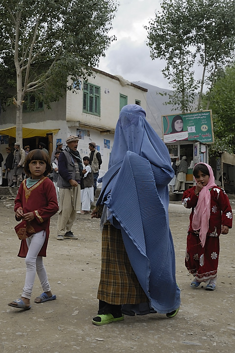 100730-135137.jpg - Sultan Ishkashim, scne de rue