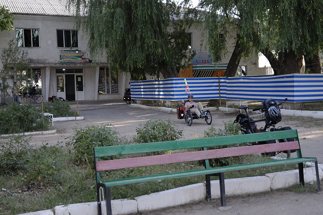 100714-01.jpg - Htel Faizabad