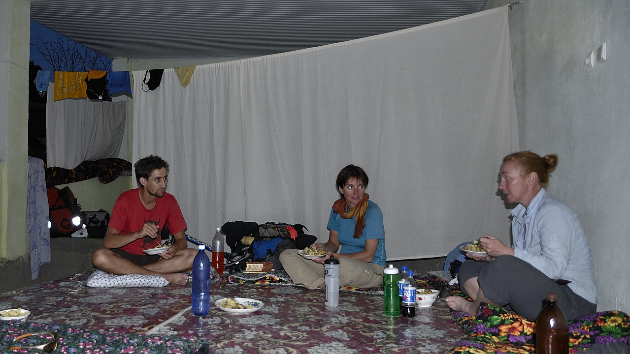 100714-12.jpg - Etape dans les thermes d'Obigarn