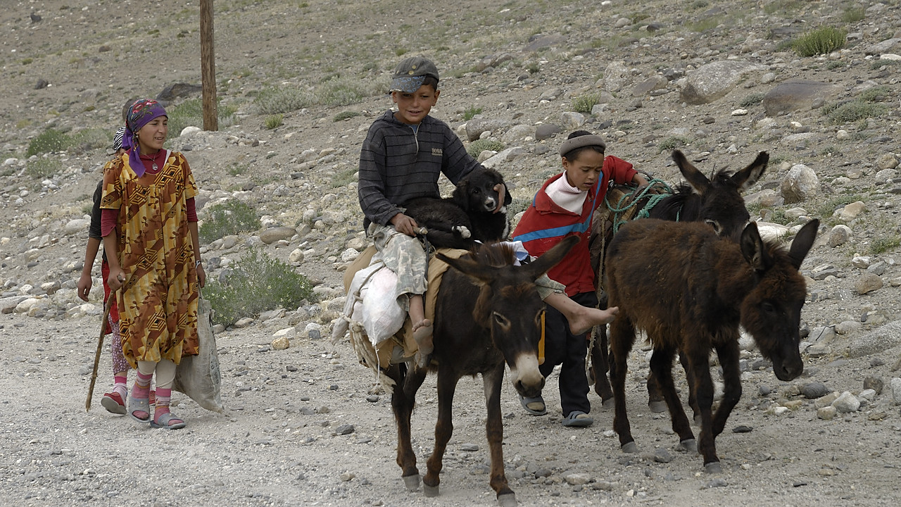 100813-03.jpg - Monte au Khargush Pass