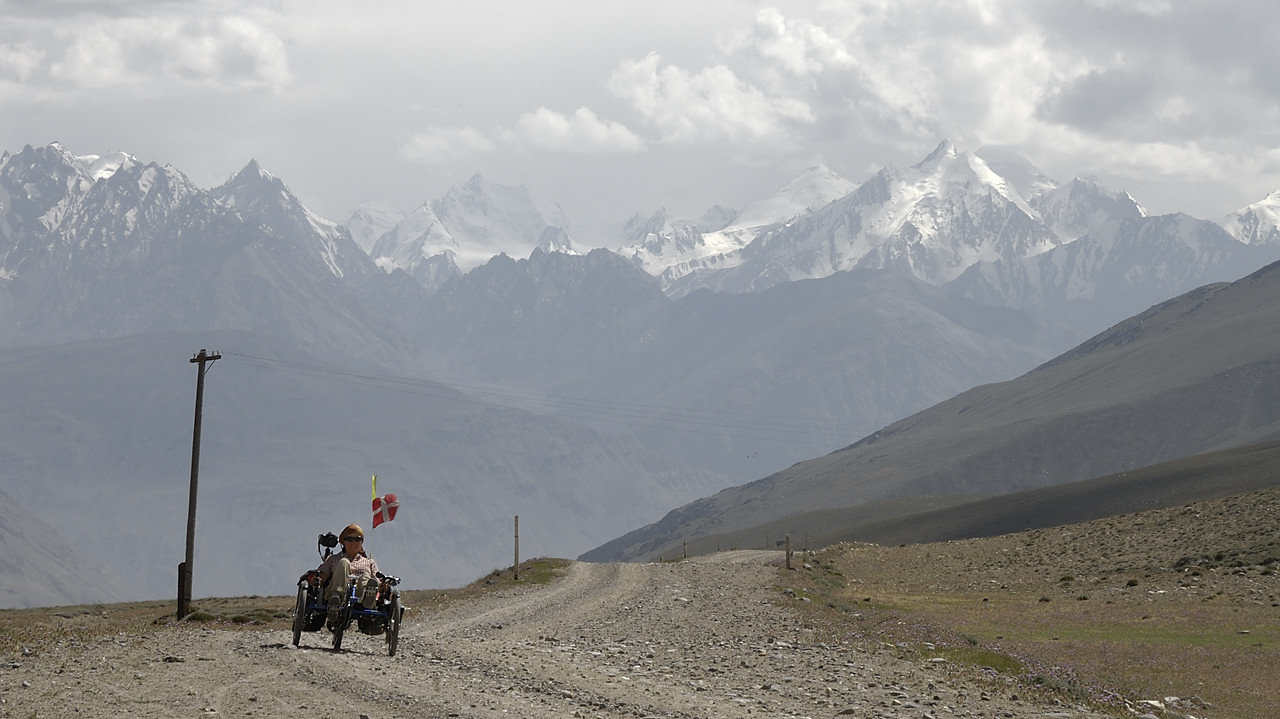 100813-17.jpg - Monte au Khargush Pass