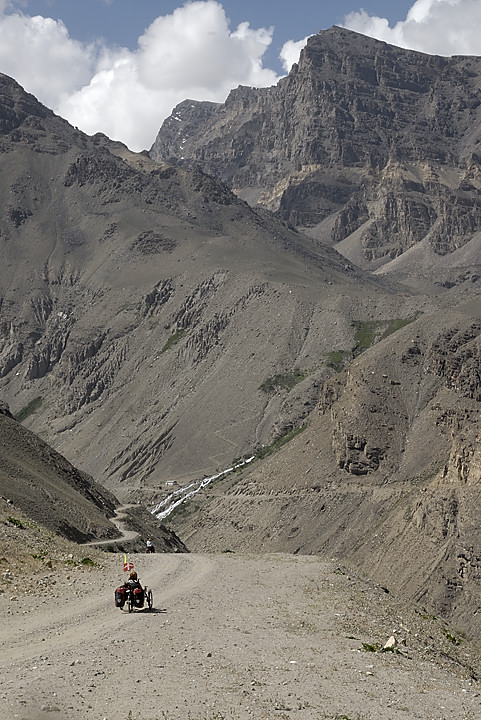 100813-19.jpg - Monte au Khargush Pass