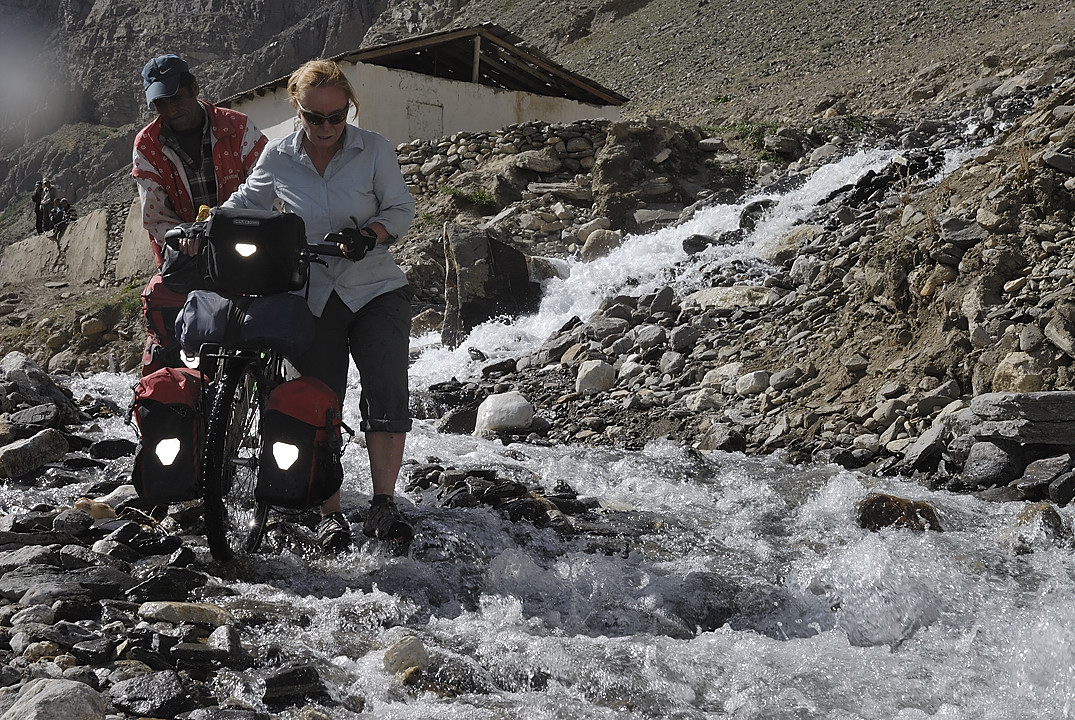 100813-21.jpg - Monte au Khargush Pass