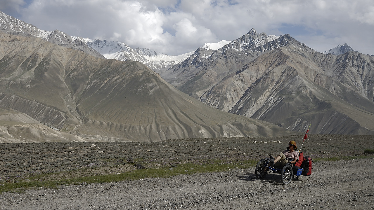 100813-23.jpg - Monte au Khargush Pass