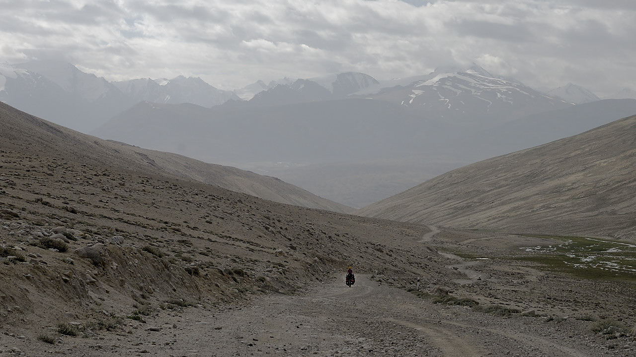 100815-04.jpg - Monte au Khargush Pass