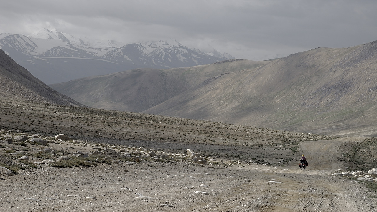 100815-05.jpg - Monte au Khargush Pass