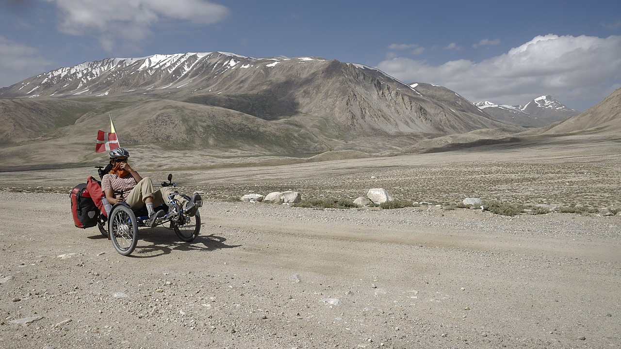100815-08.jpg - Monte au Khargush Pass