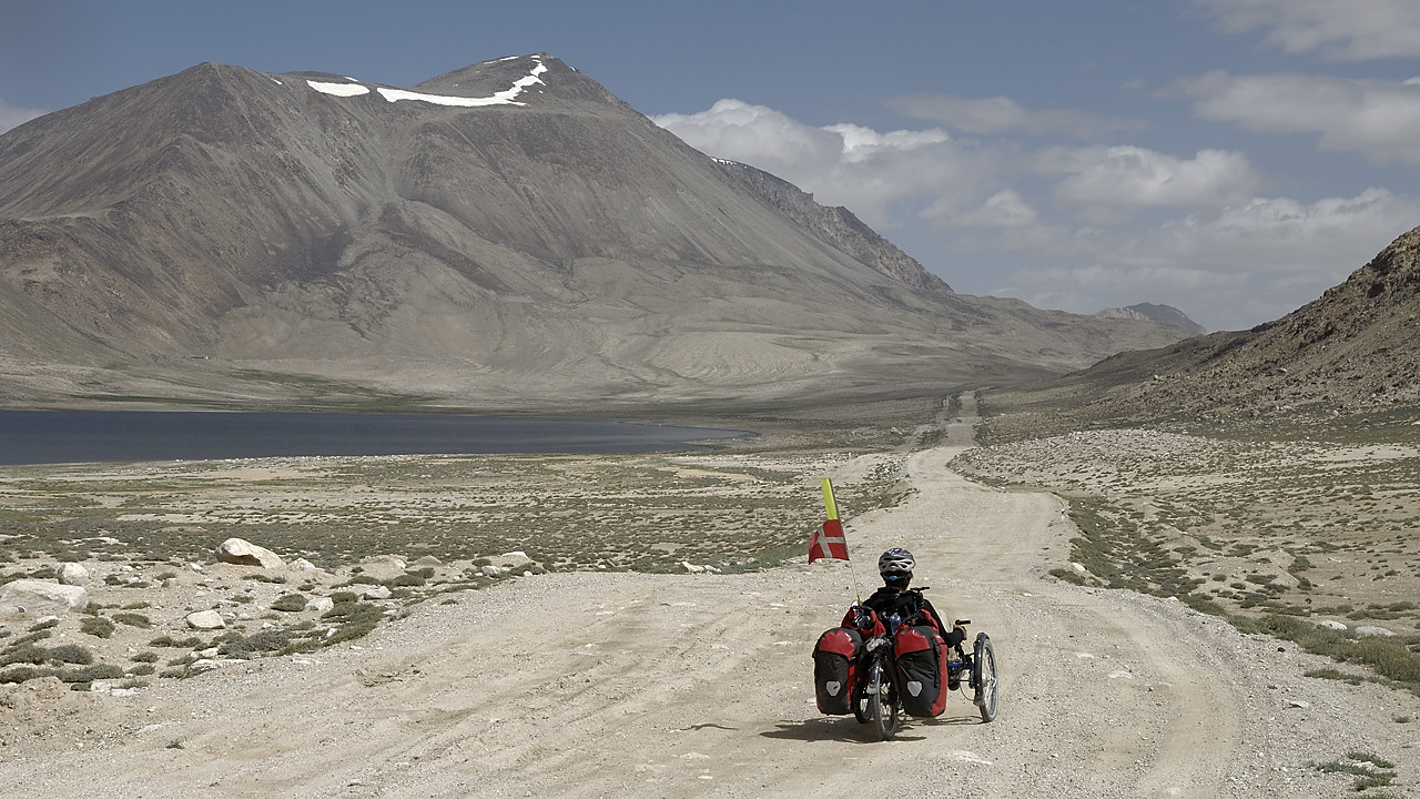 100815-09.jpg - Monte au Khargush Pass