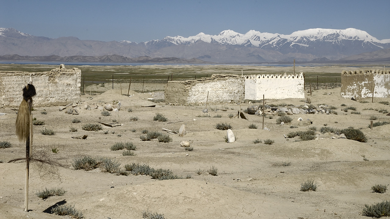100822-21.jpg - Karakul, cimetire