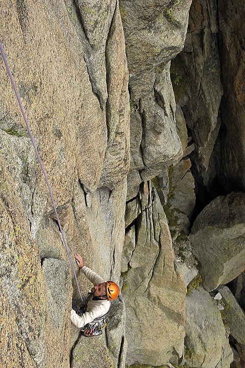 070914-03.jpg - Fissures des 2e et 3e longueurs