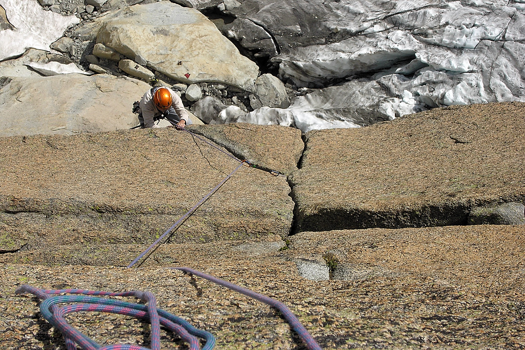 070914-08.jpg - Fissures des 2e et 3e longueurs