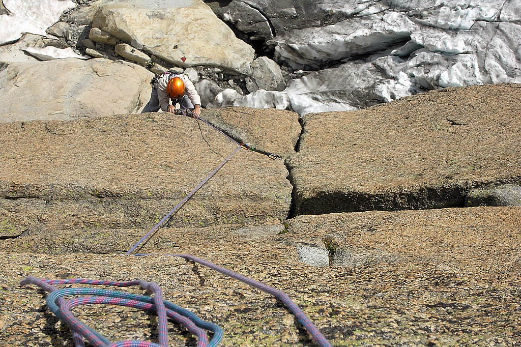 070914-09.jpg - Fissures des 2e et 3e longueurs