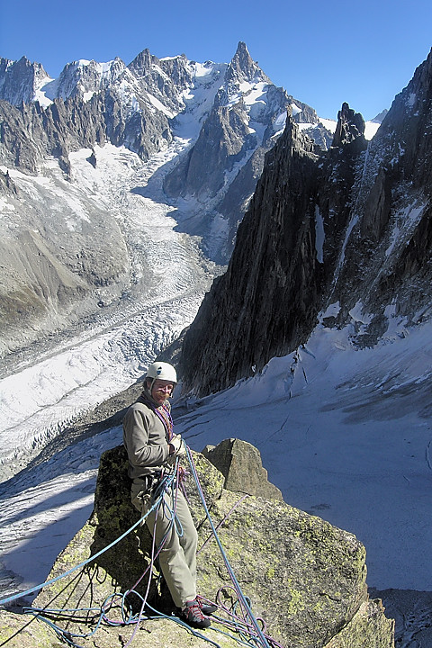 070915-27.jpg - Avant dernier relais dans la deuxime tour : des Grandes Jorasses  la Dent du Gant
