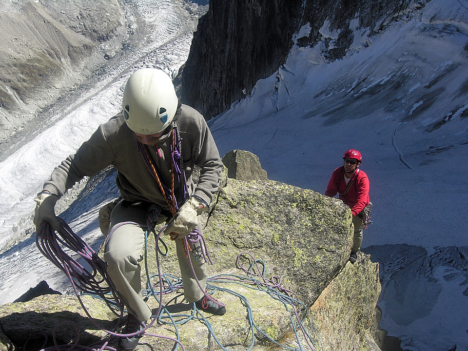 070915-30.jpg - Avant dernier relais dans la deuxime tour : des Grandes Jorasses  la Dent du Gant