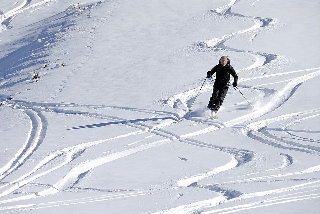 071118-09.jpg - Poudreuse sur les pistes de Valpelouse