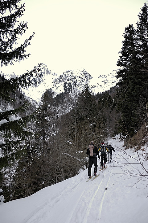 071222-01.jpg - C'est le vallon le plus  droite,  gauche : Roche Noire