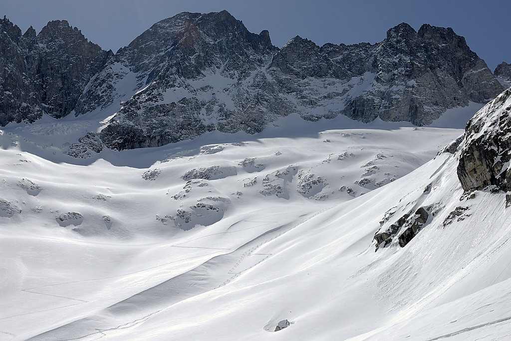 080405-26.jpg - Belles traces dans le vallon de la Mariande