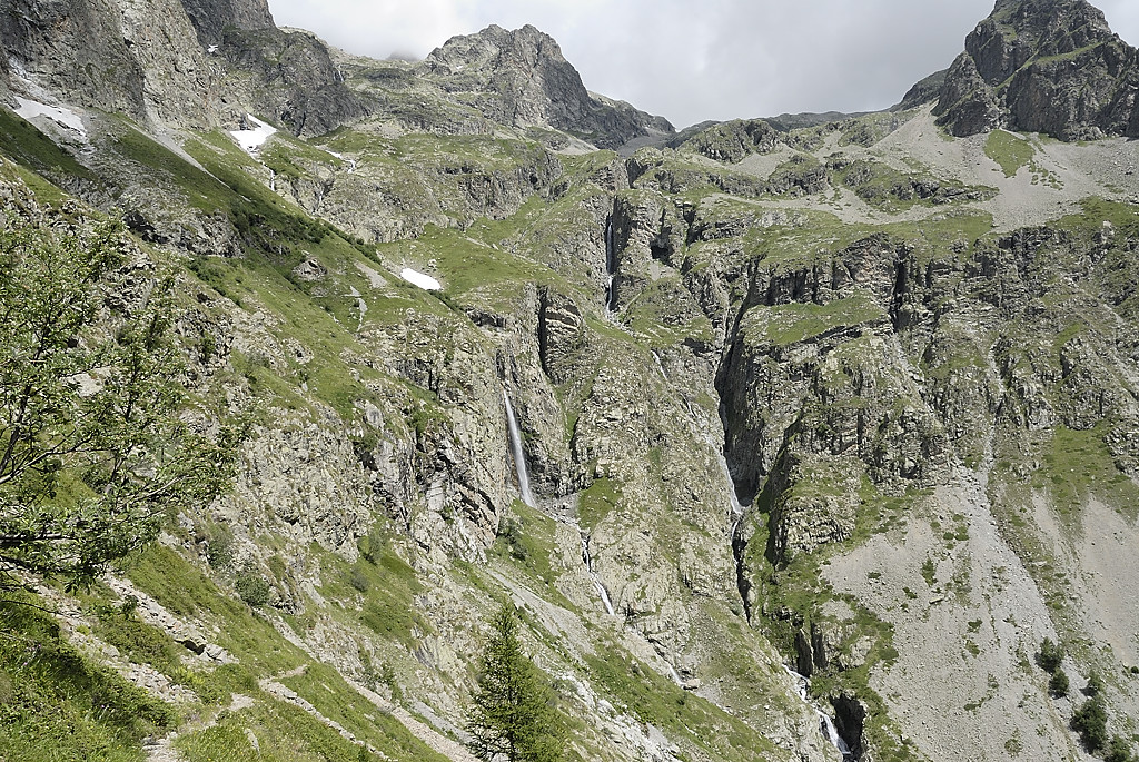 090628-15.jpg - En aval des lacs de Crupillouse