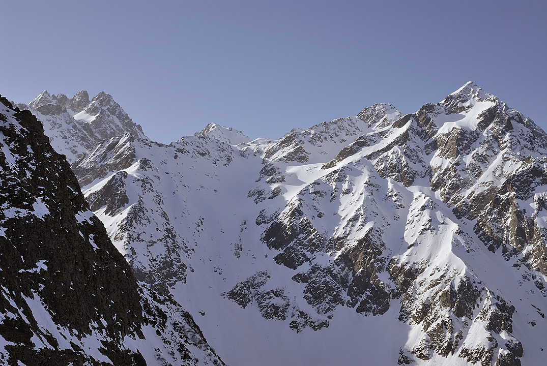 100410-01.jpg - Aiguilles de l'Argentire, Petit Badon depuis la monte dans la Plagne Vaumard