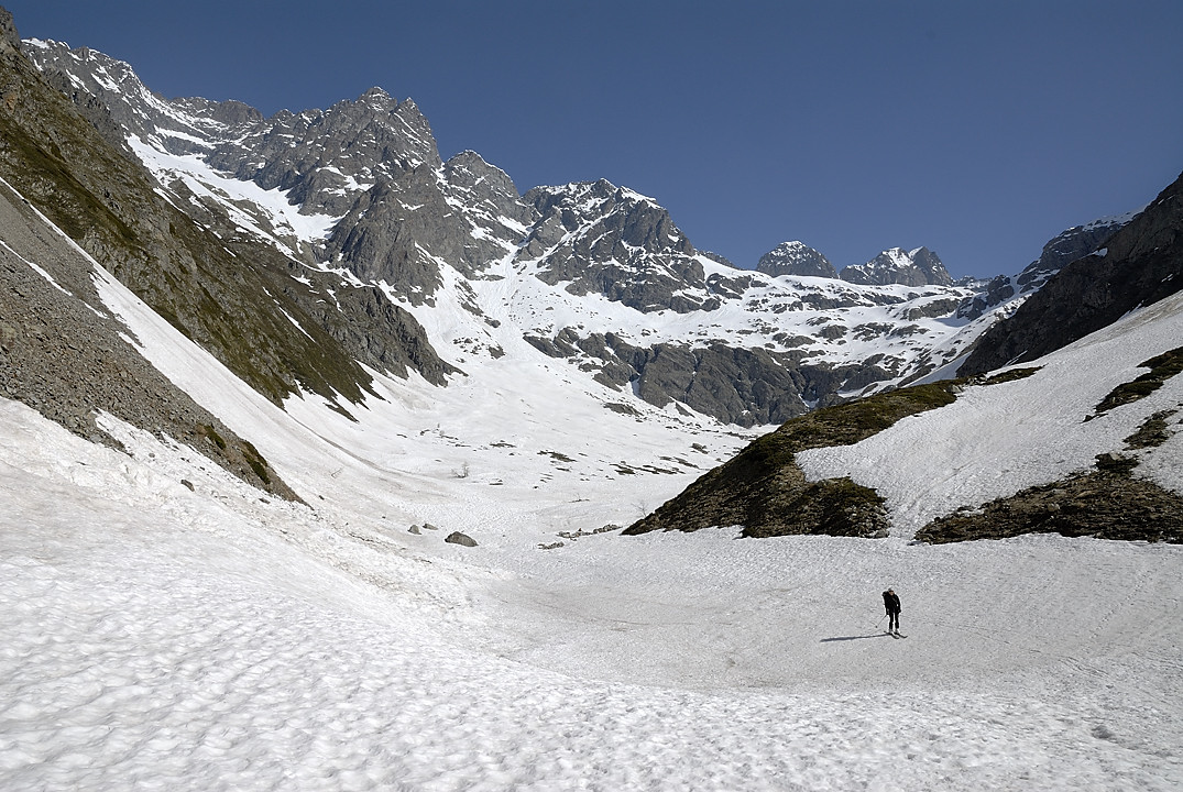 100524-23.jpg - Descente sur le Pr de la Chaumette