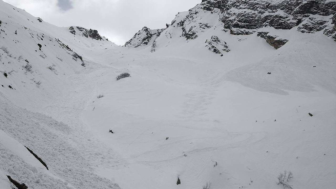 110326-08.jpg - Poudreuse un peu lourde sous le refuge du Grand Bec