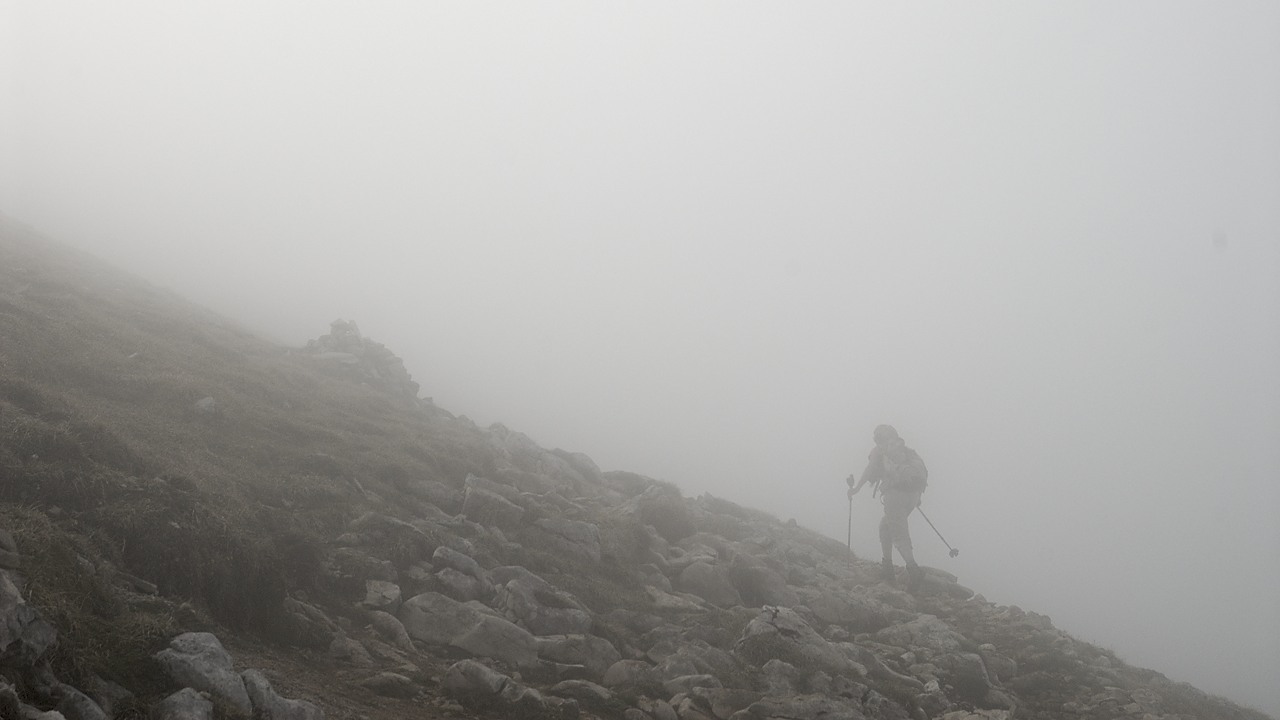 120527-093946.jpg - Dans le brouillard au dessus du Pas de la Ville
