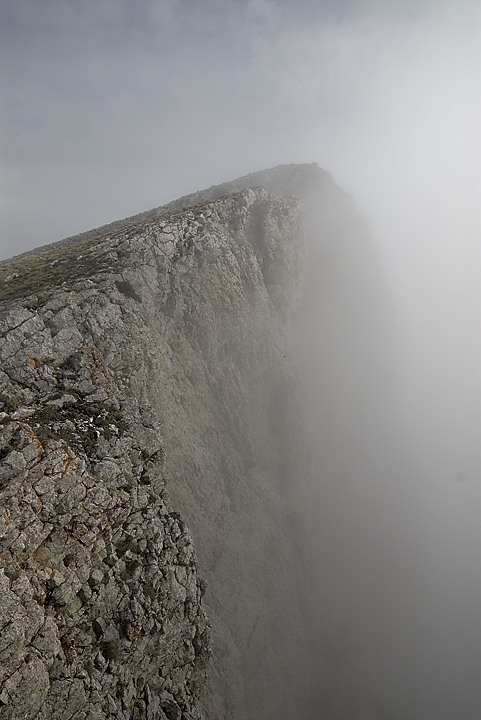 120527-094237.jpg - Le brouillard se dgage sur l'arrte